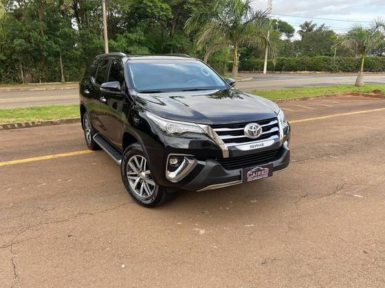 TOYOTA HILUX SW4 2.8 SRX 4X4 16V TURBO INTERCOOLER DIESEL 4P AUTOMÁTICO TOYOTA HILUX SW4 2.8 SRX 4X4 16V TURBO INTERCOOLER DIESEL 4P AUTOMÁTICO